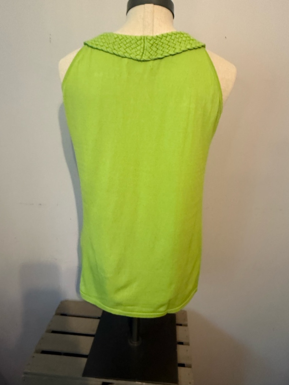 Joseph A Vibrant Green Tank Top - Picture 2 of 9